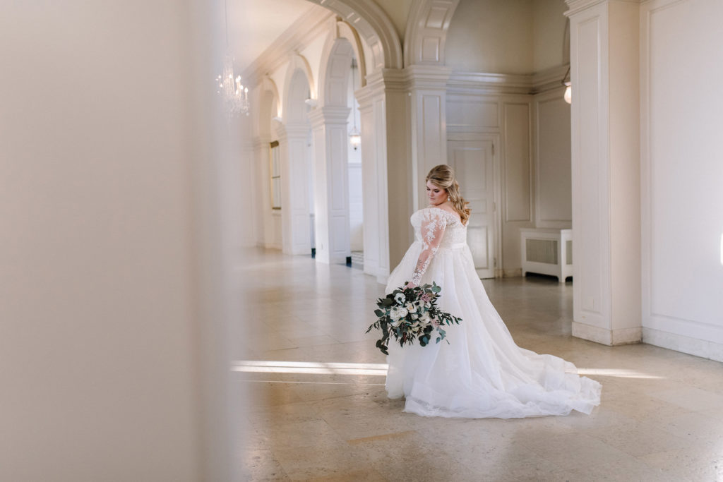 bride-photos-at-henry-ford-museum-wedding