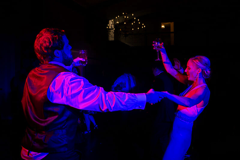 dancing-photo-at-inverness-country-club-toledo-wedding-reception