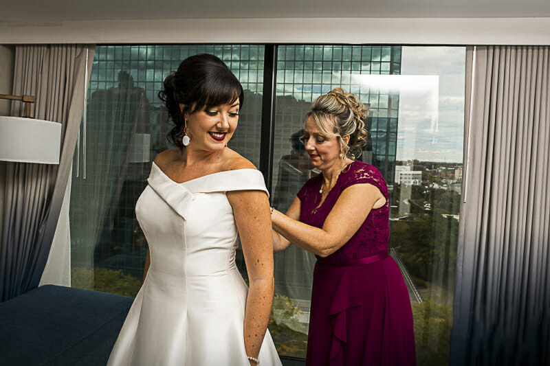 mom-helping-bride-into-her-dress-at-renaissance-toledo