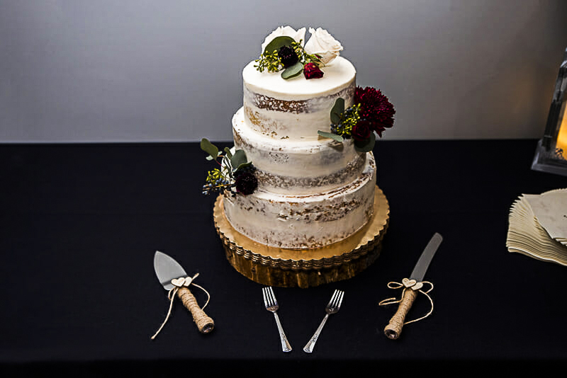 cake-at-the-barn-at-walnut-creek-wedding
