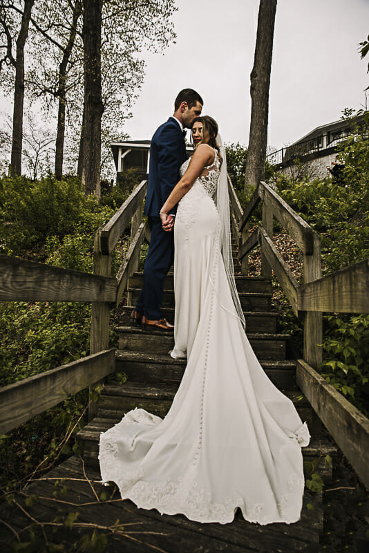 romantic-wedding-photo-on-the-steps-of-toledo-country-club