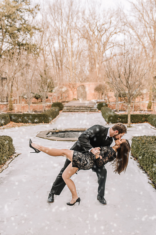 snowy-engagement-session-at-wildwood-metropark