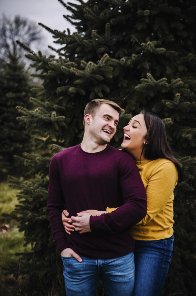 engagement-pictures-in-the-winter-toledo