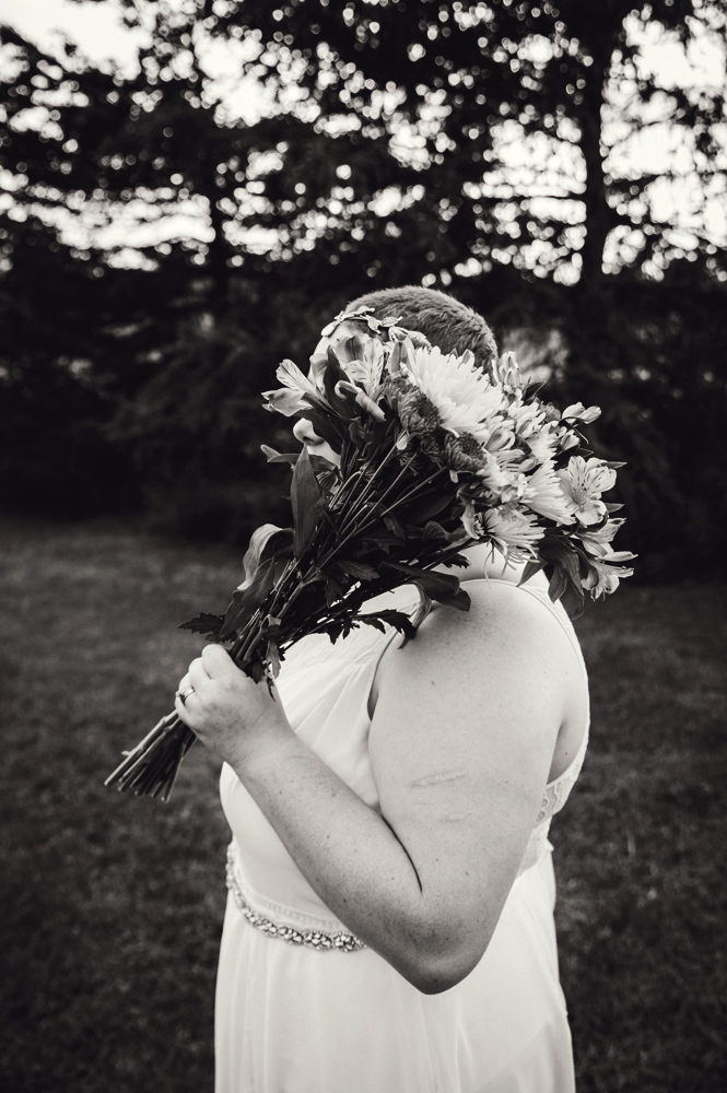 michigan bride on wedding day with bouquet
